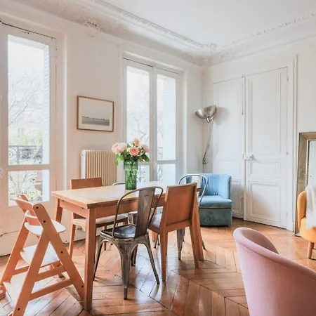 3 Bedroom With Balcony - Belleville شقة
